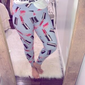 Lularoe tall and curvy lipstick print leggings